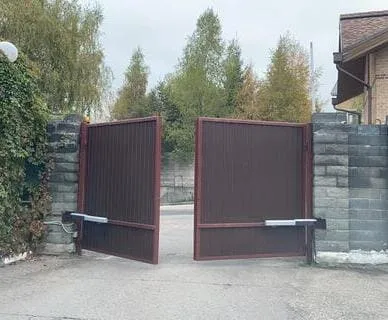 Ремонт розпашних воріт в Одесі